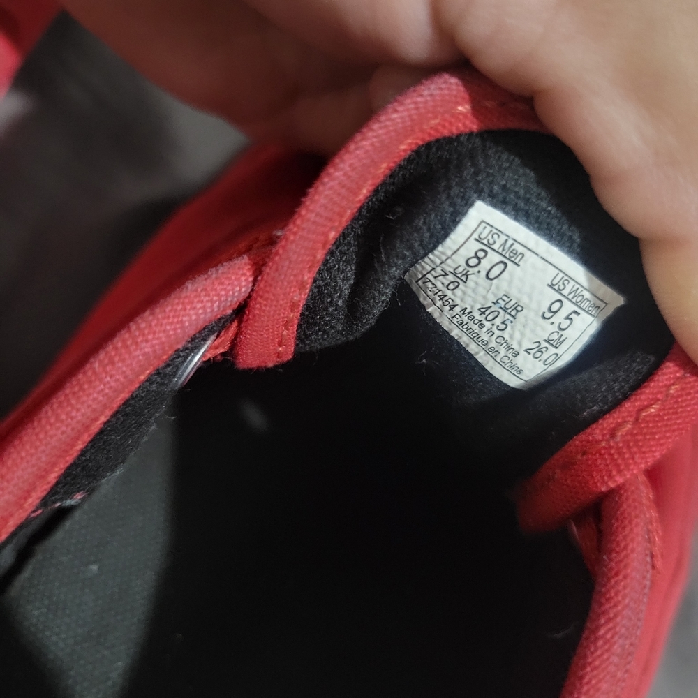 Red vans - Picture 6 of 7